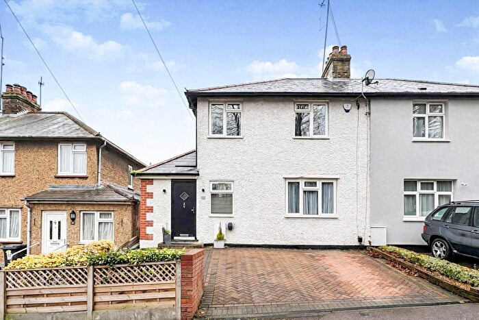 3 Bedroom Semi-Detached House For Sale In Lower Adeyfield Road, Hemel Hempstead, HP2