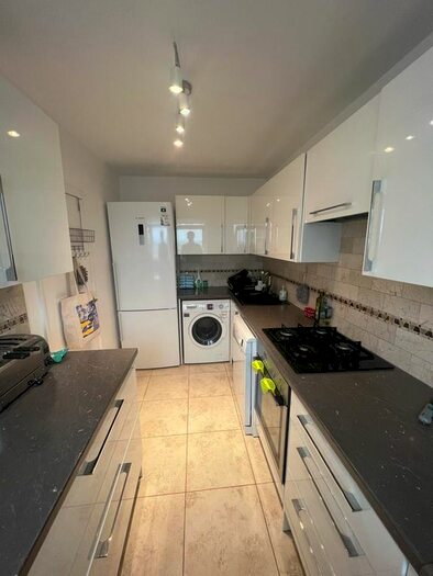 1 Bedroom Flat To Rent In Rowley Gardens, London, N4
