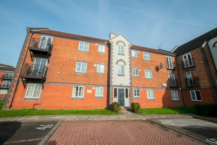 2 Bedroom Flat To Rent In Lancelot Court, Hull, East Riding Of Yorkshire, HU9