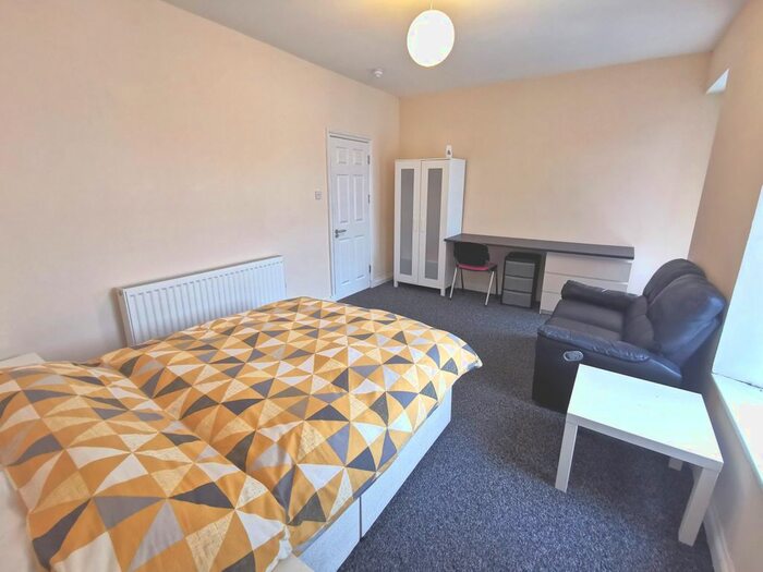 5 Bedroom Property To Rent In Henrietta Street, City Centre, Swansea, SA1