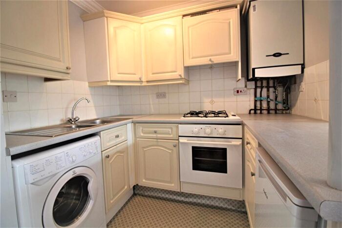 1 Bedroom Flat To Rent In Calcott Park, Yateley, GU46