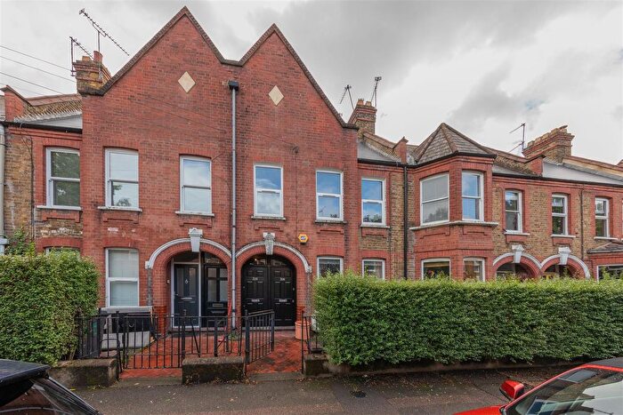 2 Bedroom Flat For Sale In Brettenham Road, Walthamstow, E17