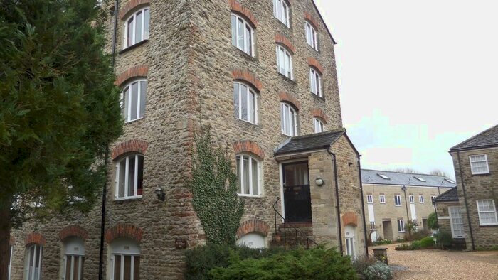 2 Bedroom Flat To Rent In Malmesbury, SN16