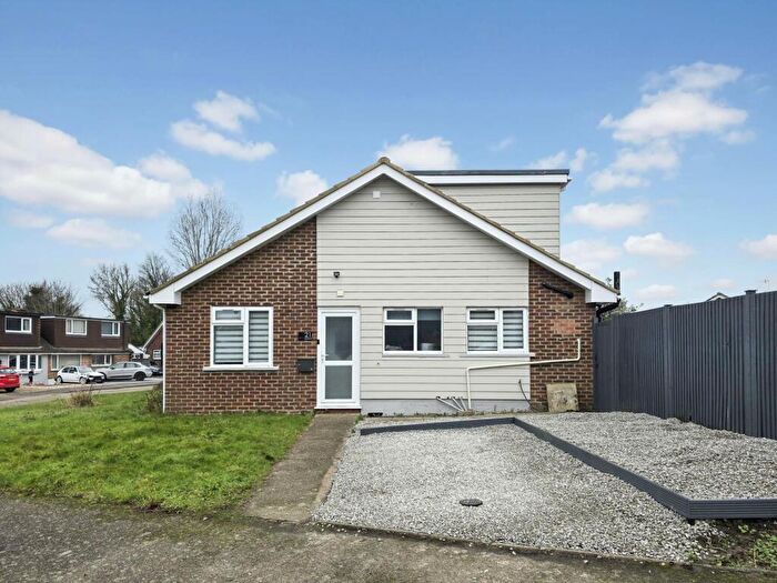 3 Bedroom Semi-Detached House For Sale In Stour Road, Chartham, CT4