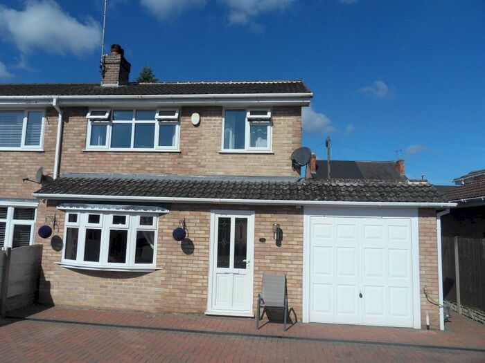 3 Bedroom Semi-Detached House To Rent In Waterloo Close, Hilcote, DE55