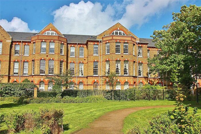 2 Bedroom Apartment To Rent In Knaphill, GU21