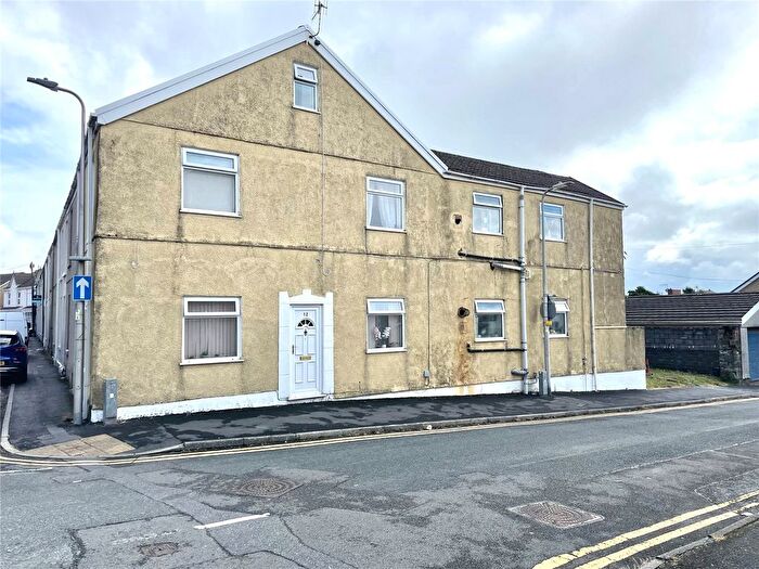 3 Bedroom Flat For Sale In Gilbert Road, Llanelli, Carmarthenshire, SA15
