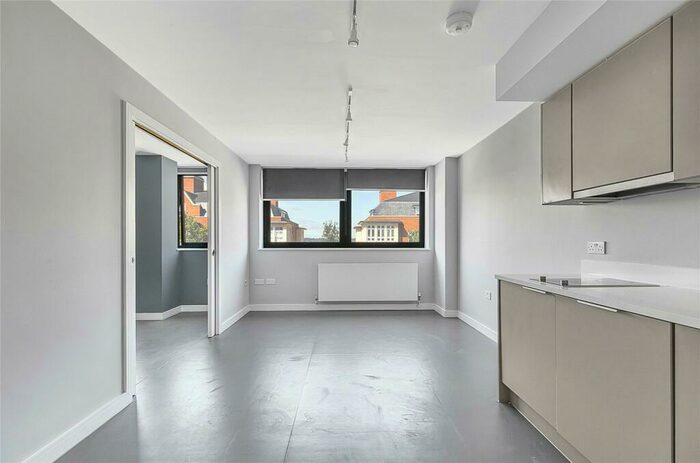 1 Bedroom Apartment To Rent In High Road, North Finchley, London, N12