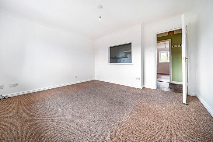 1 Bedroom Flat For Sale In Millbridge Gardens, Sholing, Southampton, Hampshire, SO19