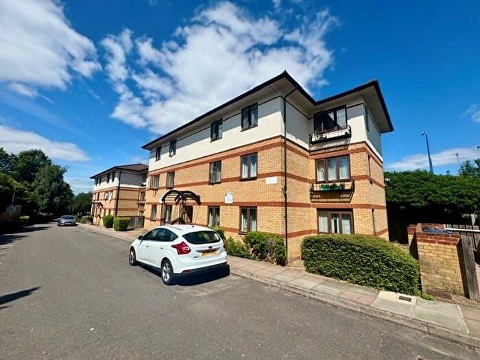 2 Bedroom Flat For Sale In Hollydale Close, Northolt, UB5