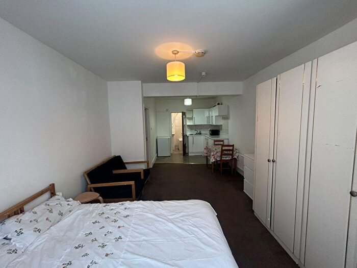 1 Bedroom Studio To Rent In Cecil Road, TW3