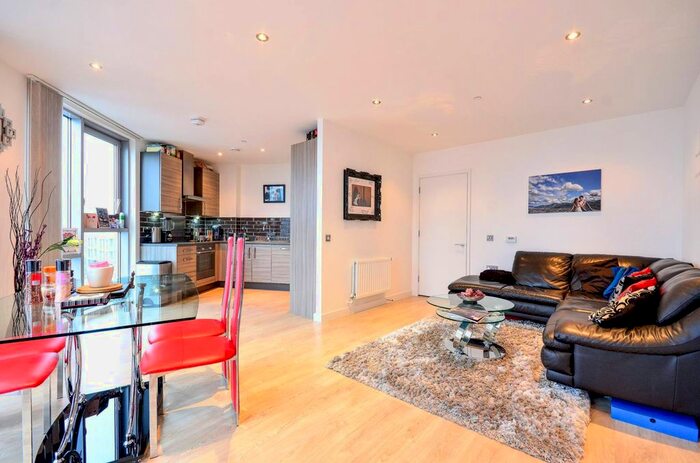 2 Bedroom Flat To Rent In Aurora Building, Stratford, London, E15