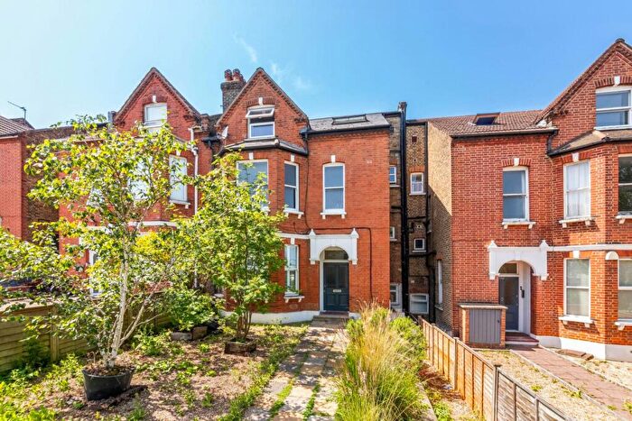 2 Bedroom Flat For Sale In Knight's Hill, West Norwood, London, SE27