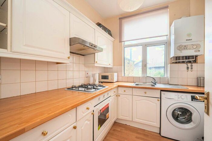 2 Bedroom Flat To Rent In Balls Pond Road, Islington, London, N1
