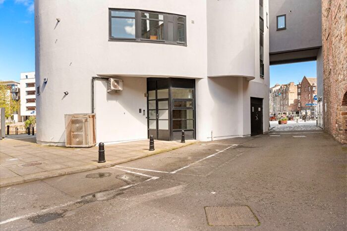 2 Bedroom Flat For Sale In / Shore, Edinburgh, EH6