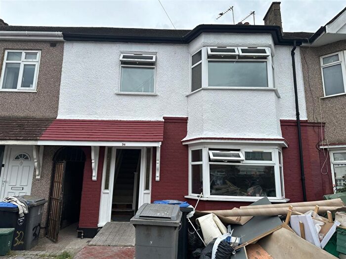 4 Bedroom Terraced House To Rent In Lewis Crescent, London, NW10