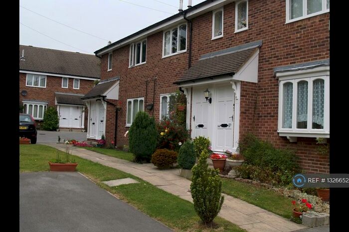 2 Bedroom Flat To Rent In Preston Parade, Leeds, LS11