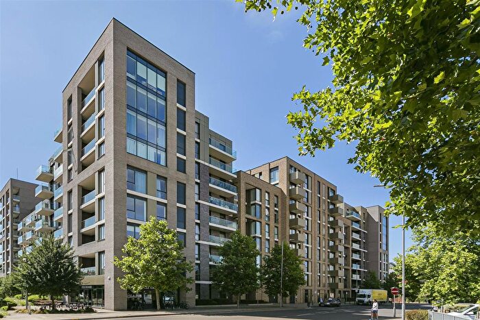 3 Bedroom Flat To Rent In Penthouse Suite, Queenshurst Square, KT2