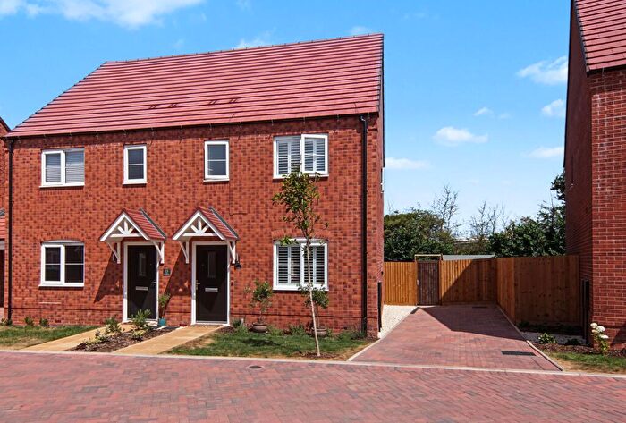 3 Bedroom Semi Detached House For Sale In Duke Of Edinburgh Avenue, Allesley, CV5
