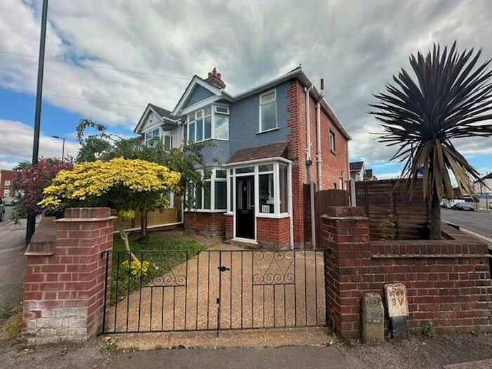 3 Bedroom House To Rent In Bitterne Road West, Southampton, SO18