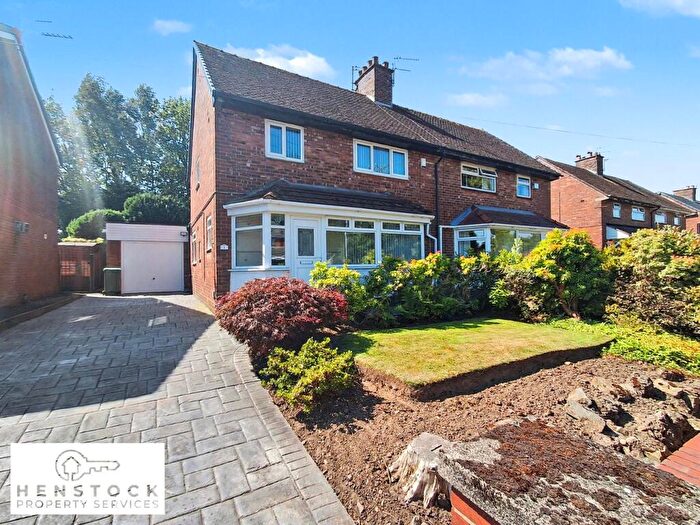 3 Bedroom Semi Detached House To Rent In Laurel Avenue, Chadderton, Oldham, OL9
