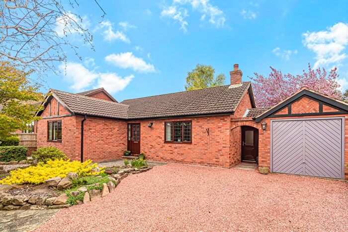 3 Bedroom Bungalow For Sale In Fenland Way, Chesterfield, S40