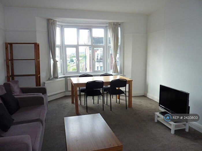 3 Bedroom Flat To Rent In Frognal Court, London, NW3