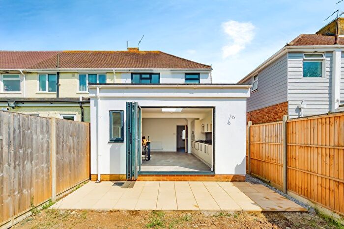3 Bedroom End Of Terrace House For Sale In Stanley Road, Littlehampton, BN17