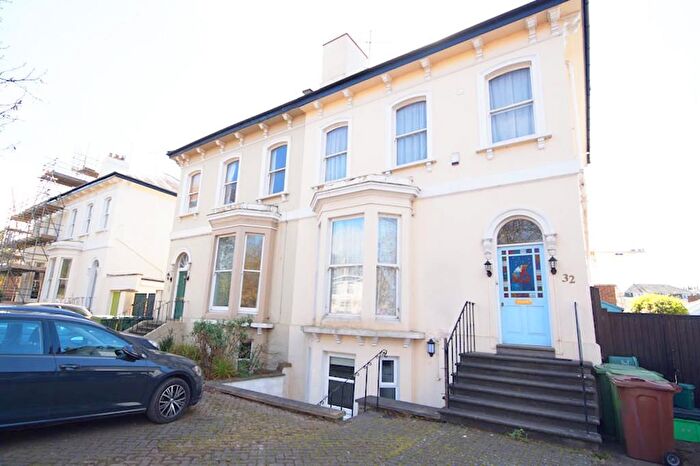 2 Bedroom Flat To Rent In Queens Road, GL50