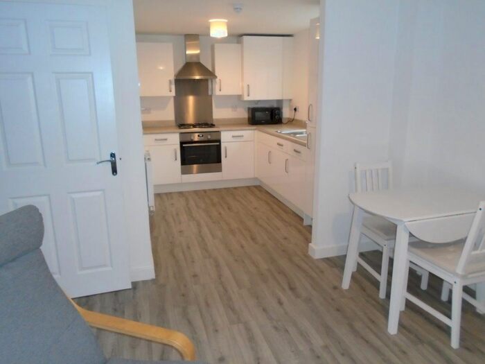 2 Bedroom Flat To Rent In Apartment, Cowdray Court, B29