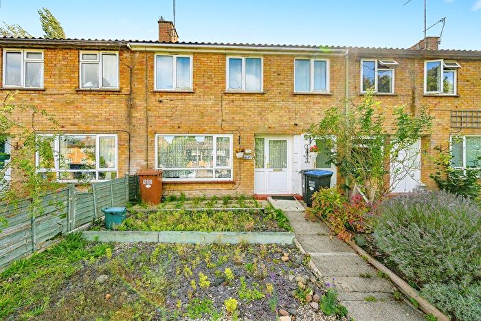 3 Bedroom Terraced House For Sale In Garden Avenue, Hatfield, AL10