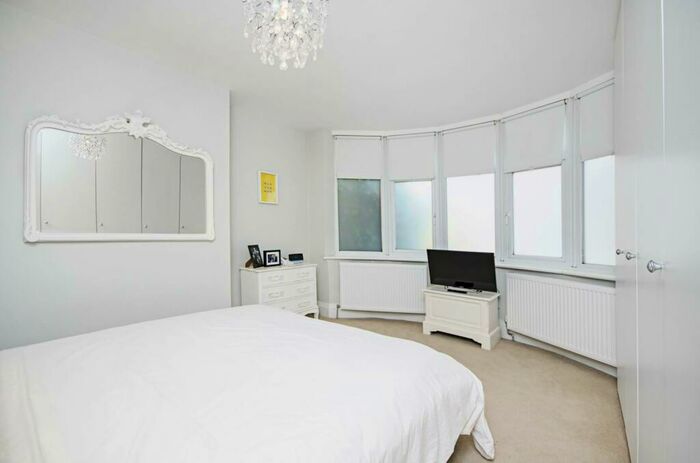 2 Bedroom Flat To Rent In St Marys Road, Golders Green, London, NW11