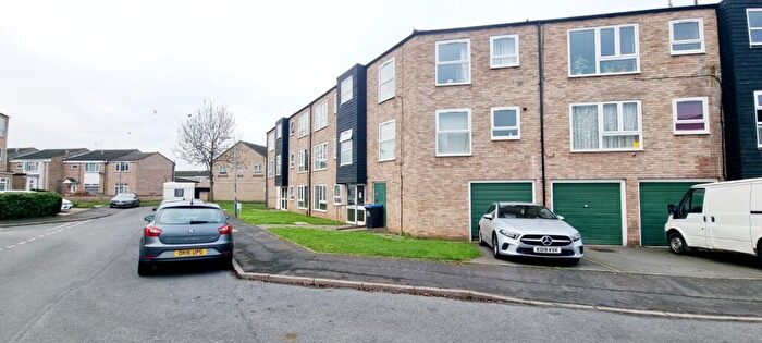 2 Bedroom Flat For Sale In Barton Crescent, Leamington Spa, CV31