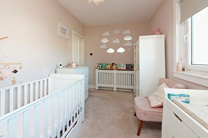 2 Bedroom Flat For Sale In Wheatlands Drive, Kilbarchan, PA10
