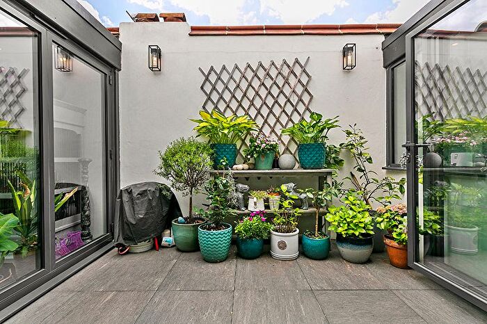 3 Bedroom Flat To Rent In Cresswell Road, Twickenham, TW1