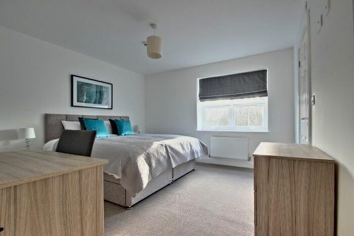 4 Bedroom Town House To Rent In Queens Court Road, Stoke-On-Trent, ST4