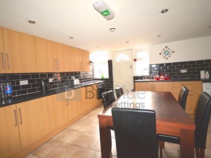 5 Bedroom House To Rent In Cardigan Lane, Leeds, LS4