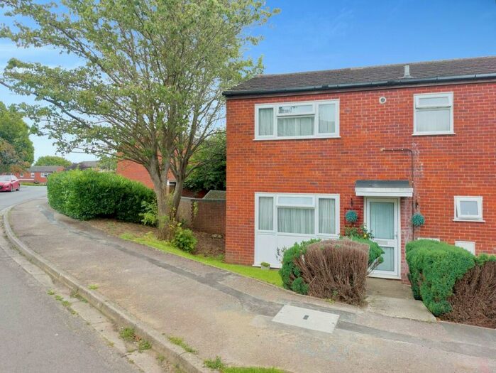 3 Bedroom Terraced House To Rent In Forgeway, Banbury, Oxon, OX16