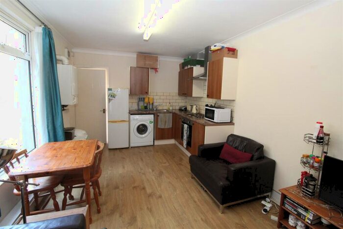 2 Bedroom Private Hall To Rent In Crwys Road, Cathays, Cardiff, CF24