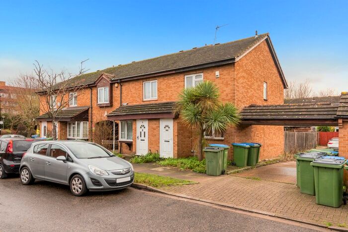 2 Bedroom Town House To Rent In Garrick Drive, London, SE28