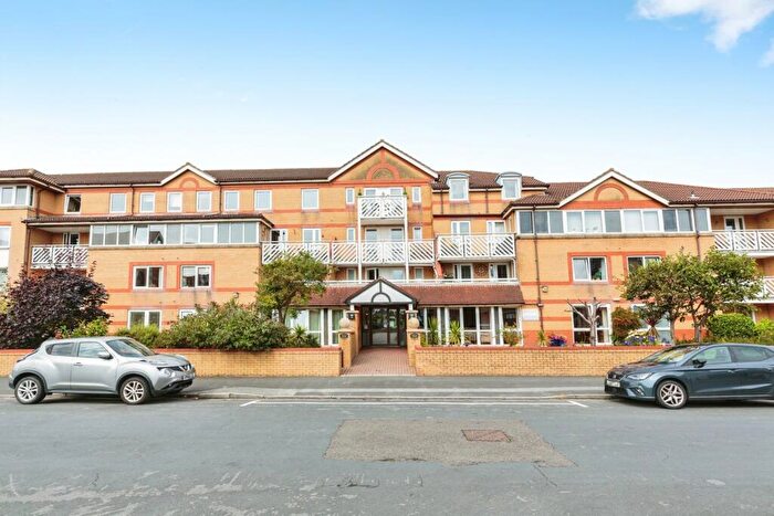 1 Bedroom Flat For Sale In Poplar Court, Lytham St. Annes, Lancashire, FY8