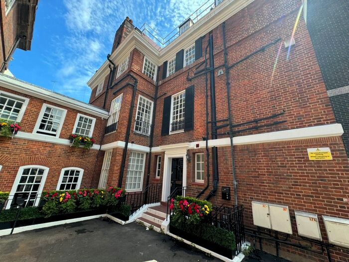 5 Bedroom Semi-Detached House To Rent In Catherine Place, London, SW1E