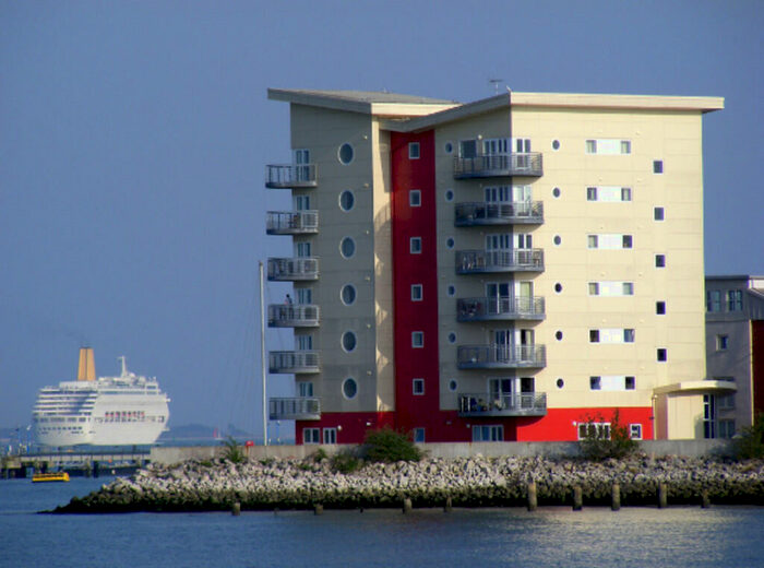 2 Bedroom Apartment To Rent In The Lantern Building, Davidson Close, SO45