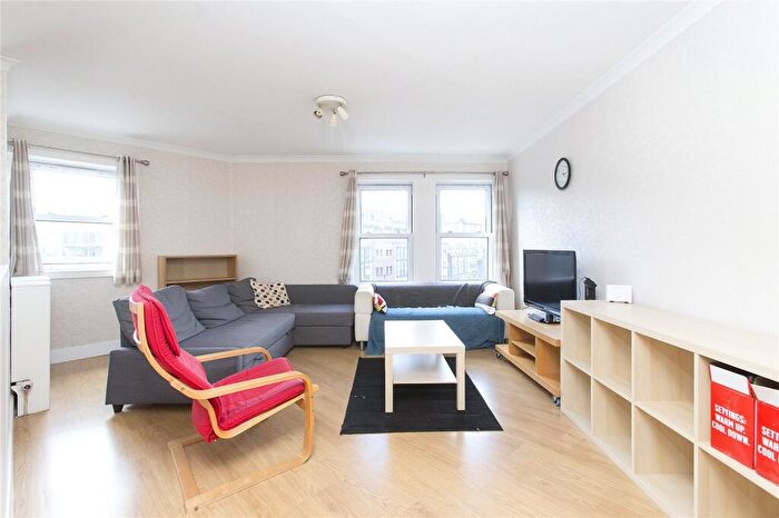 2 Bedroom Flat To Rent In Thomsons Court, Grassmarket, Edinburgh, EH1