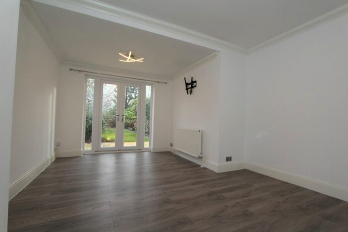 3 Bedroom Semi-Detached House To Rent In Walton Road, Walton, Chesterfield, S40