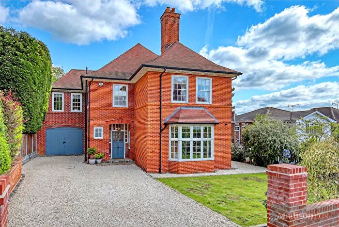 5 Bedroom Detached House For Sale In Ollards Grove, Loughton, Essex, IG10
