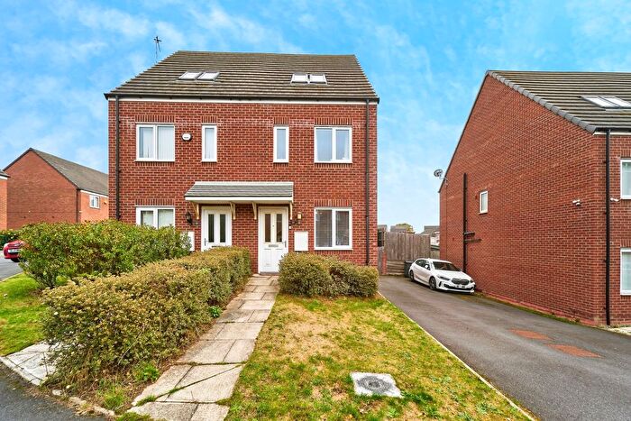 3 Bedroom Semi-Detached House For Sale In Chestnut Street, Walsall, West Midlands, WS5
