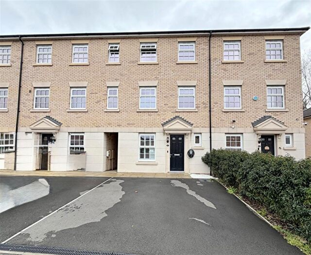 4 Bedroom Terraced House For Sale In Conisbrough Grove, Garforth, Leeds, LS25