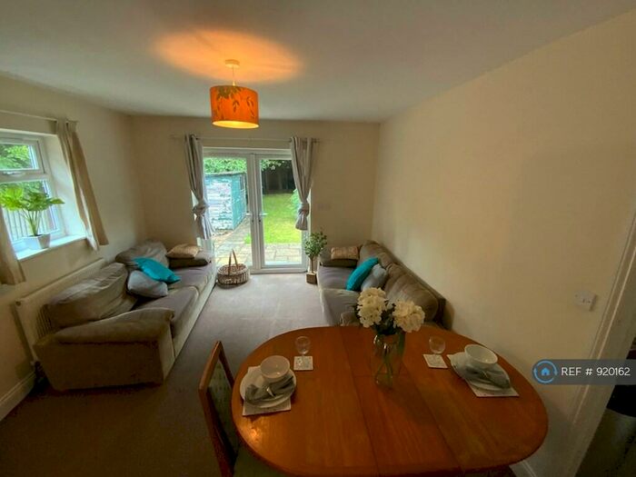 6 Bedroom Detached House To Rent In Ashenden Rd, Guildford, GU2