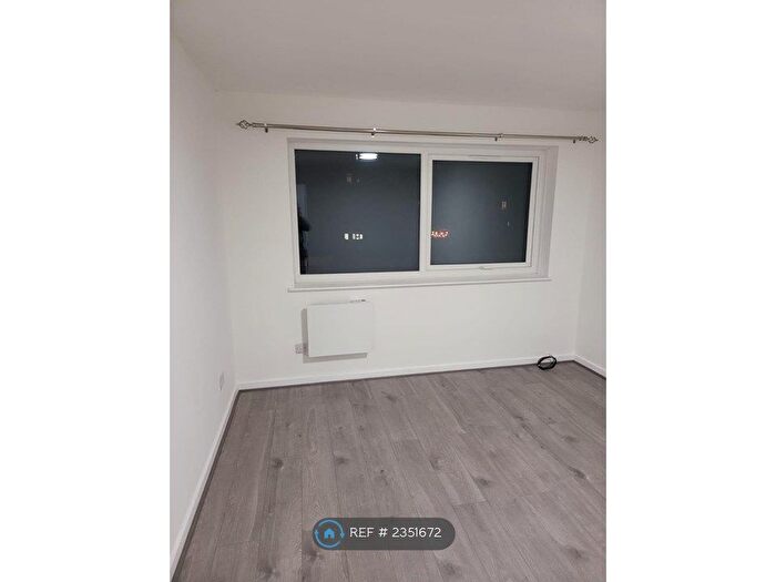 2 Bedroom Flat To Rent In Gardenia Avenue, Luton, LU3